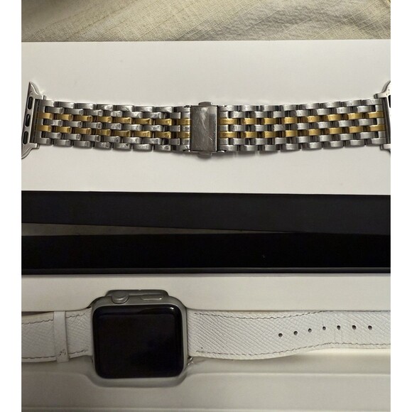 Apple Watch Series 3 GPS 42mm Silver Aluminum Case White Sport Band - MTF22LL/A - Picture 2 of 6